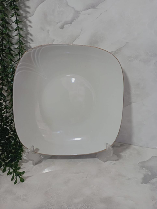 تصویر از پلوچینی سفیدمربع لب طلا