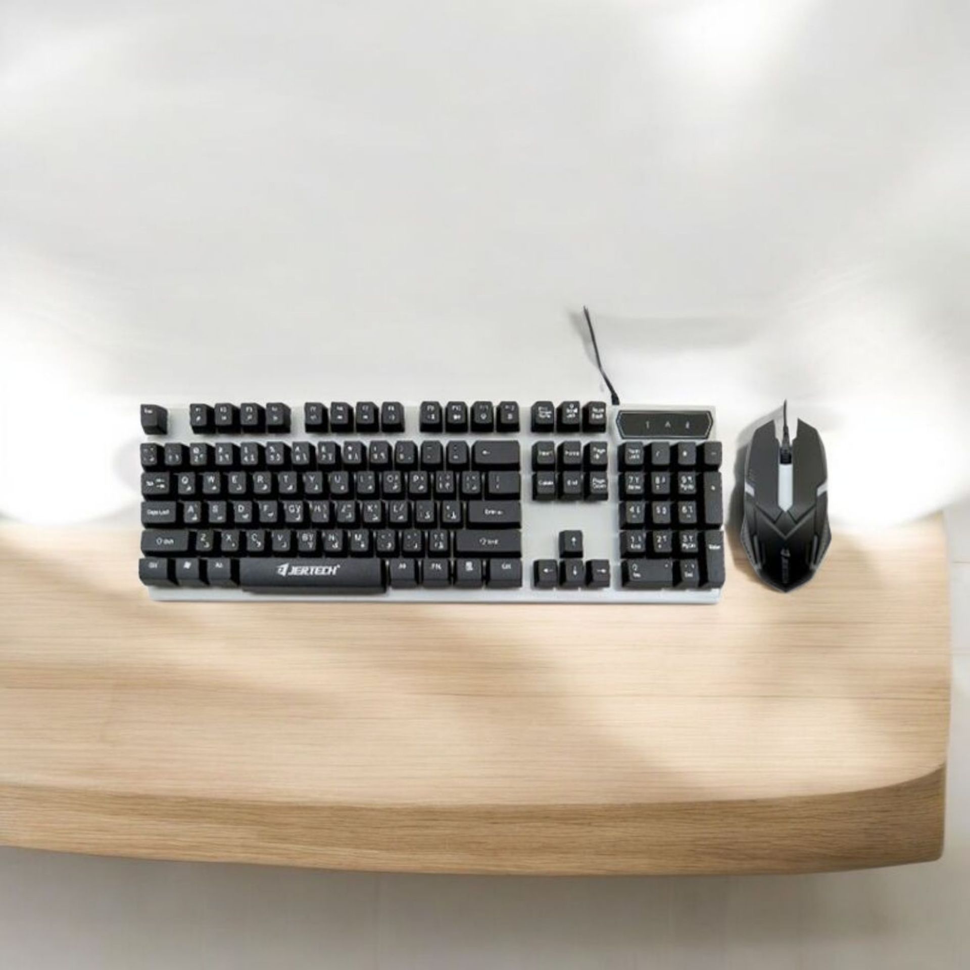 تصویر از کیبورد و موس بیسیم KM170